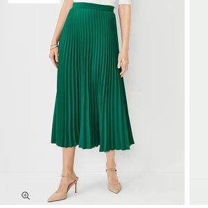 NWT Ann Taylor green pleated midi skirt